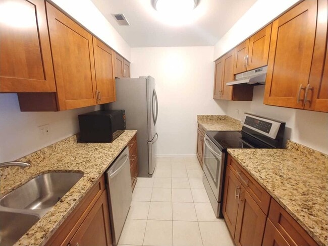 1422 Stonebridge Cir in Wheaton, IL - Building Photo - Building Photo