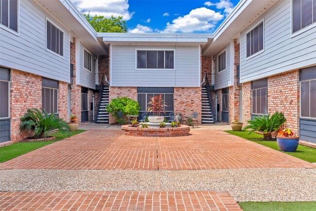 2011 Marshall St in Houston, TX - Building Photo - Building Photo