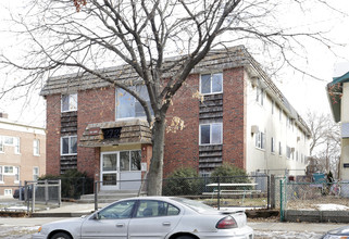 2725 Pleasant Ave S in Minneapolis, MN - Building Photo - Building Photo