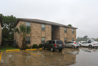 Lakeview Apartments in Brownsville, TX - Building Photo - Building Photo