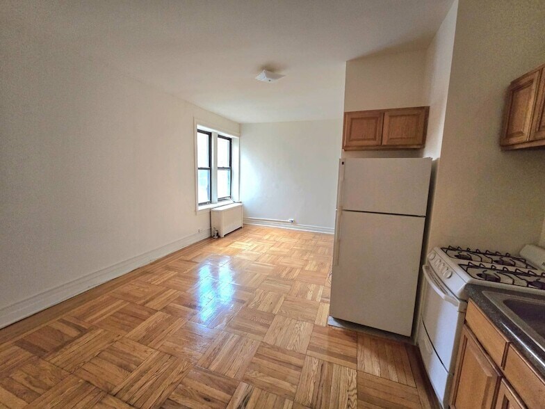59-16 Woodside Ave in Queens, NY - Building Photo