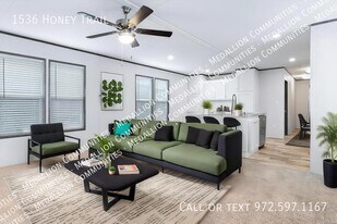 1536 Honey Trail in Red Oak, TX - Building Photo