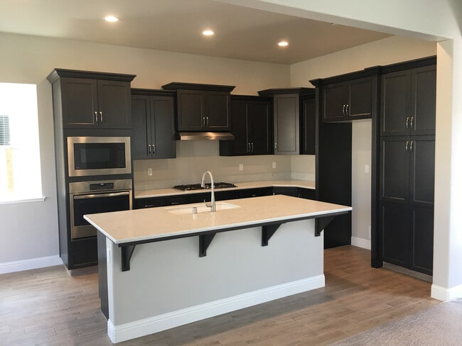 4237 Sierra Madre Ave in Clovis, CA - Building Photo - Building Photo