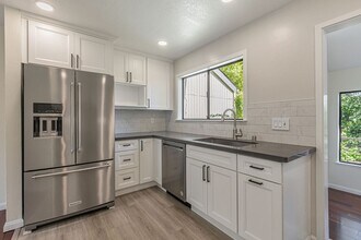 916 Rosette Terrace in Sunnyvale, CA - Building Photo - Building Photo