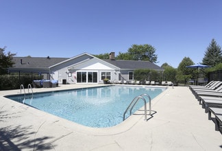 Skyridge Club Apartments in Crystal Lake, IL - Foto de edificio - Interior Photo