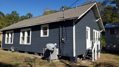502 E Abbey St in Livingston, TX - Building Photo - Building Photo