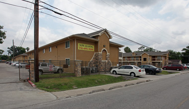 Village Park North in Houston, TX - Building Photo - Building Photo