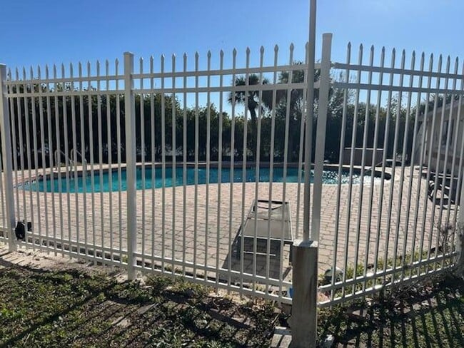 242 Dawn Ct in Kissimmee, FL - Building Photo - Building Photo