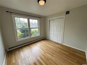 98 Cortelyou St in Islip, NY - Building Photo - Building Photo