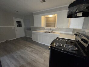 1126 Barbara Ann Dr in Jackson, MS - Building Photo - Building Photo