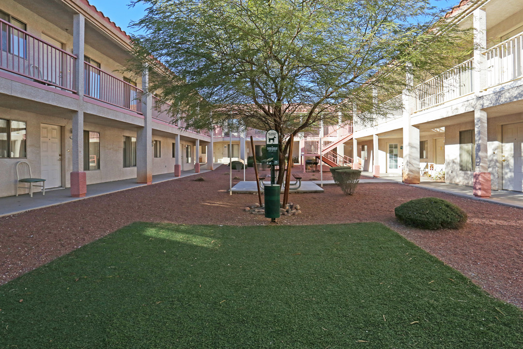 Nellis Gate Apartments in Las Vegas, NV - Building Photo