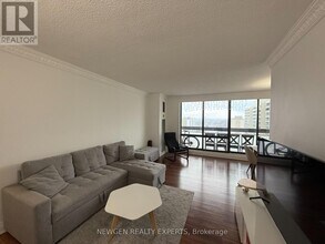 260 Seneca Hill Dr in Toronto, ON - Building Photo - Building Photo