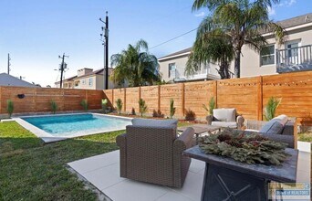 104 W Pompano St in South Padre Island, TX - Building Photo - Building Photo