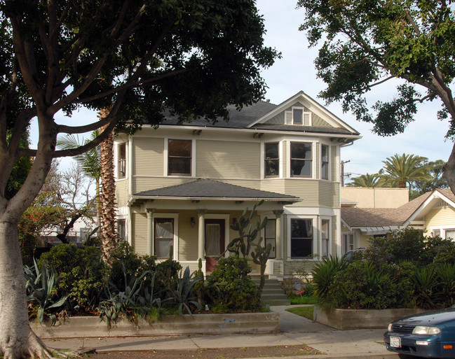 841-845 Daisy Ave in Long Beach, CA - Building Photo - Building Photo