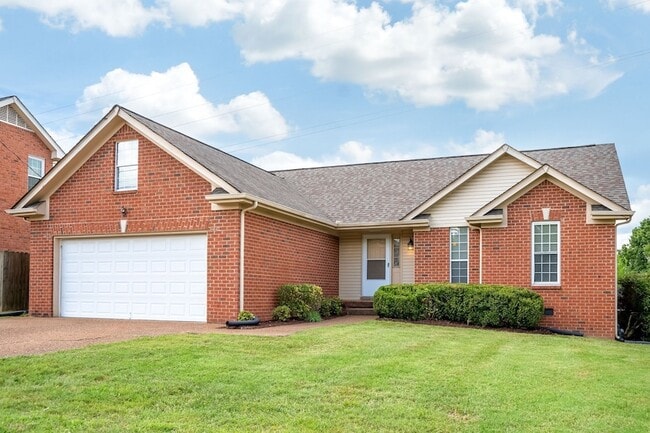 133 Cloverfield Ct in Hendersonville, TN - Building Photo - Building Photo