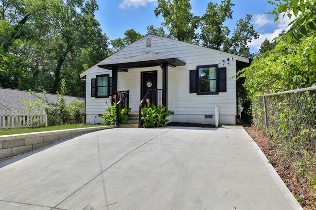 1268 Ladd St SW in Atlanta, GA - Building Photo - Building Photo