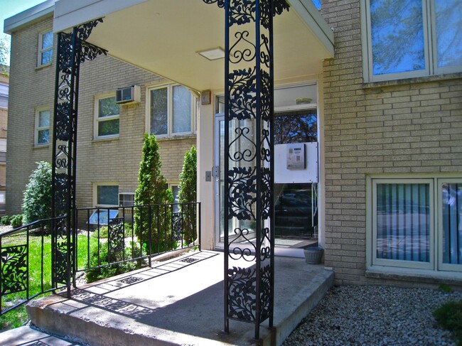 L & O Apartments in St. Paul, MN - Foto de edificio - Building Photo