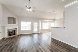 1516 Sawmill Creek Ln in Cordova, TN - Foto de edificio - Building Photo