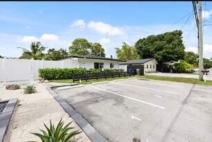 1702 SW 20th St in Fort Lauderdale, FL - Building Photo