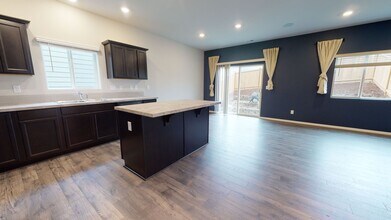 6517 Hornet Cir NE in Bremerton, WA - Building Photo - Building Photo