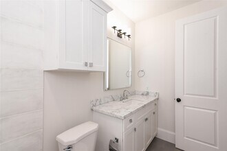 3821 N Braeswood Blvd in Houston, TX - Building Photo - Building Photo