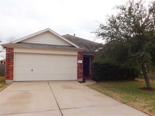 property at 1819 Manor Dr
