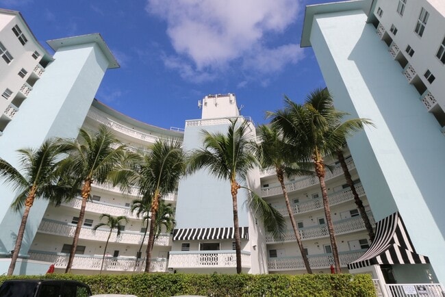 3250 NE 28th St, Unit 205 in Fort Lauderdale, FL - Building Photo - Building Photo