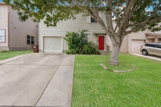 9922 Amber Ledge in San Antonio, TX - Building Photo - Building Photo