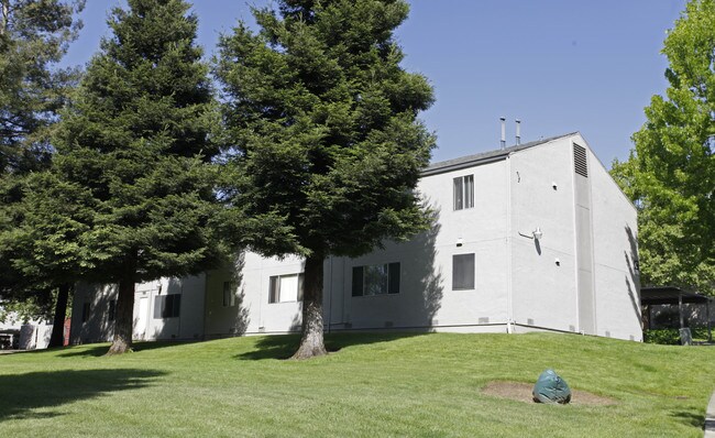 Mission Terracina Apartments in Vallejo, CA - Building Photo - Building Photo