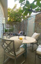 42 Adeline Way in Healdsburg, CA - Foto de edificio - Building Photo