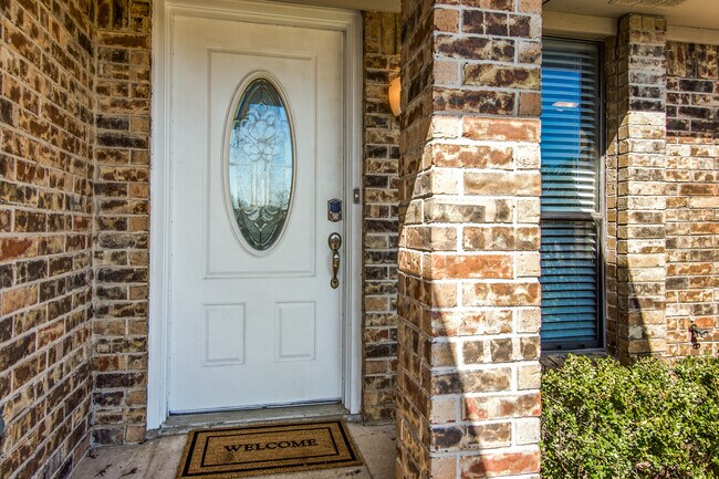 2015 Stradivarius Ln in Carrollton, TX - Building Photo - Building Photo