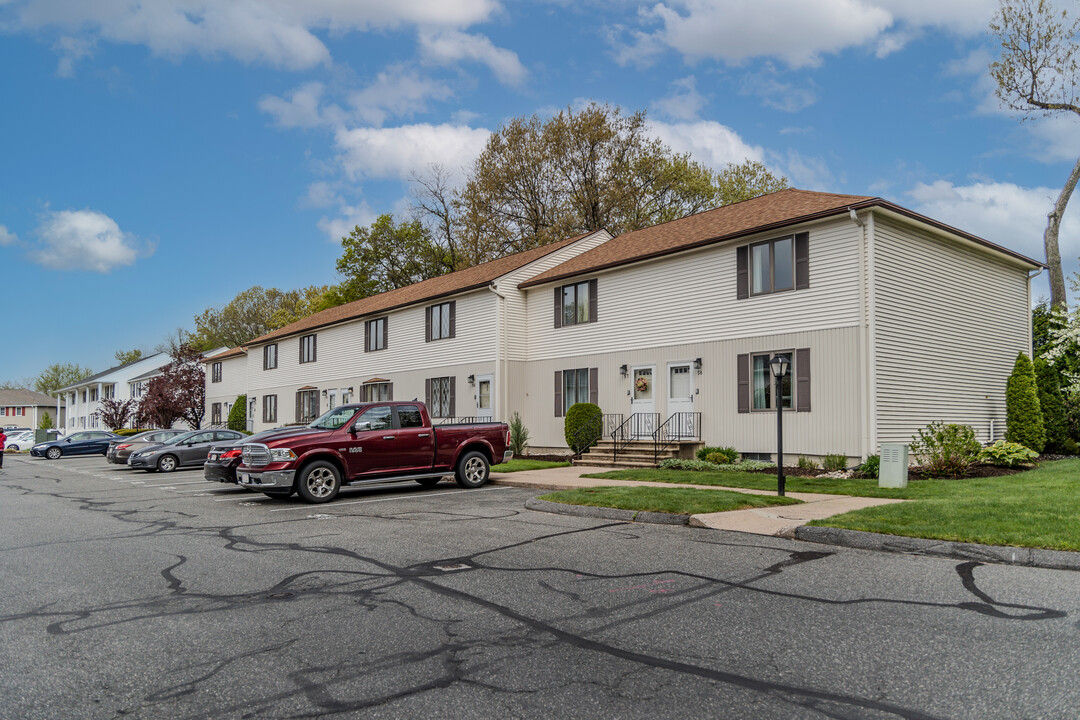 Clearview Heights Condominiums in Chicopee, MA - Building Photo