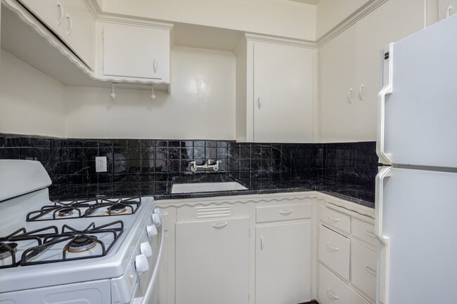 2610 N St in Sacramento, CA - Building Photo - Interior Photo