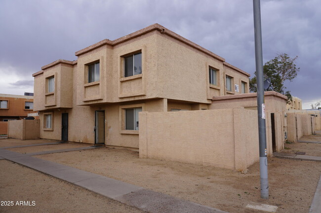 property at 4417 E Riverside St
