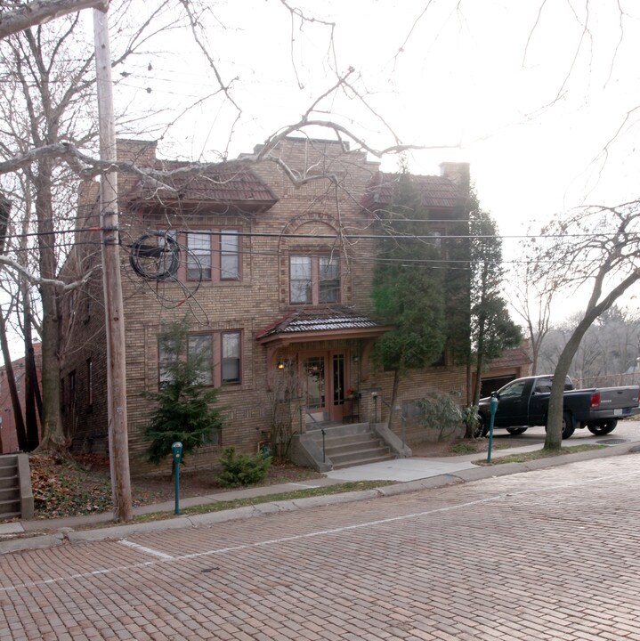 731 Wisteria Ave in Pittsburgh, PA - Foto de edificio