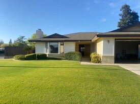 6017 Amber Oaks Ave in Bakersfield, CA - Building Photo