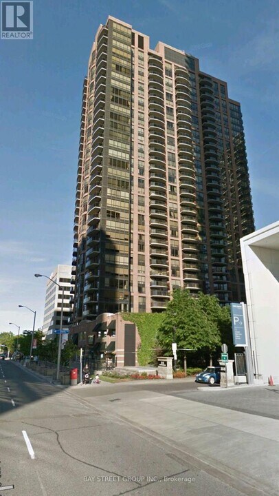 33 Sheppard Ave E in Toronto, ON - Building Photo