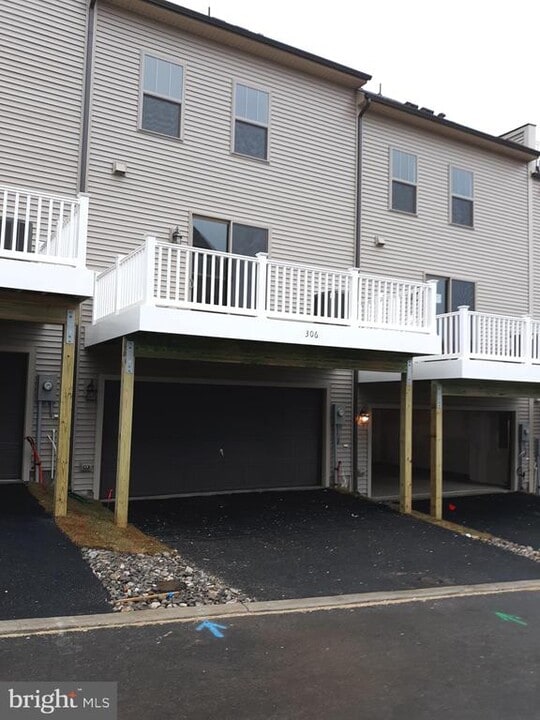 306 Bodega Ter SE in Leesburg, VA - Foto de edificio