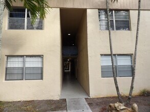 201 Bonnie Blvd in Palm Springs, FL - Building Photo - Building Photo