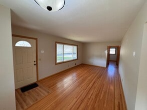 5918 Beard Ave N in Minneapolis, MN - Building Photo - Building Photo