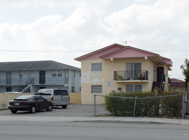 130 W 9th St in Hialeah, FL - Building Photo - Building Photo