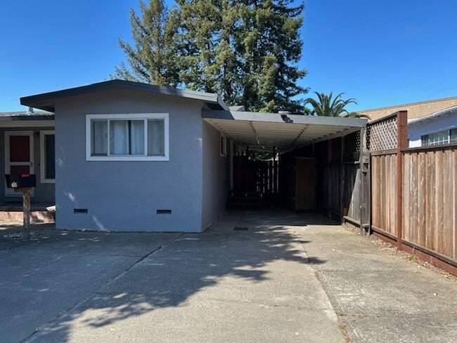615 Manuel Dr in Novato, CA - Building Photo - Building Photo