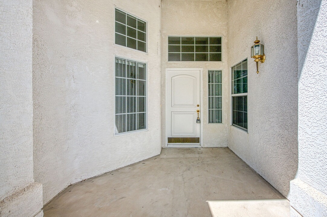 1708 E Chelsea Dr in Fresno, CA - Building Photo