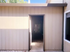 9528 Mirandy Dr in Sacramento, CA - Building Photo - Building Photo