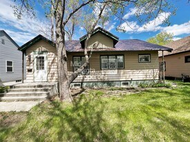 414 W 11th Ave in Mitchell, SD - Building Photo