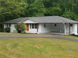 1565 Whipporwill Dr SW in Marietta, GA - Building Photo