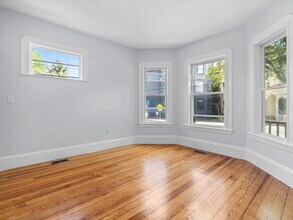 96 Elm St, Unit 1B in Somerville, MA - Building Photo - Building Photo