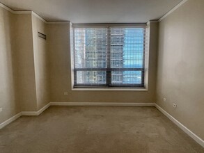 420 E Waterside Dr in Chicago, IL - Building Photo - Building Photo