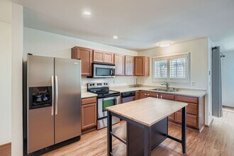 33707 SE Tibbits St in Snoqualmie, WA - Building Photo - Building Photo