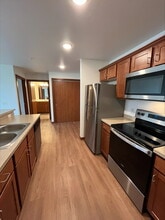 Highfield Apartments in Hutchinson, MN - Building Photo - Building Photo